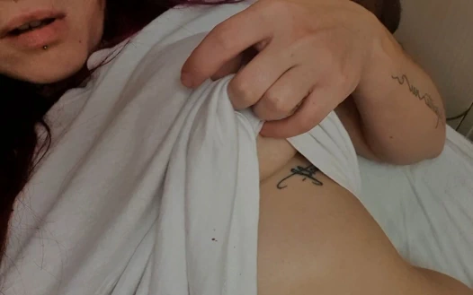 Beni izlediğin için mastürbasyon yaparken patlıyorum - bebek ateşli kız