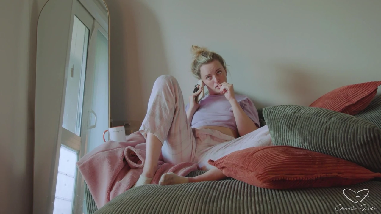 बड़ी गांड की चुदाई और वीर्य! Charlie Forde और Nick Strokes!