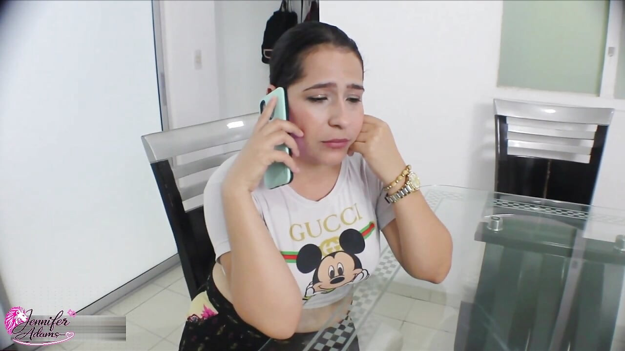 I take advantage of the fact that my best friend is resting naked to go and warm her up and then fuck her- Porno en Español