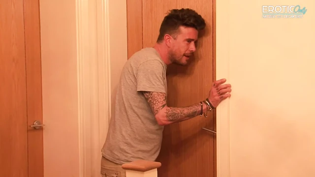 üvey baba: sıkı deliğini genişletiyor