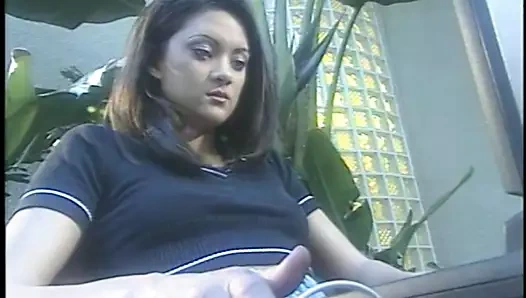 Güzel göğüsleri ile azgın esmer uzun bir sert horoz sürmek