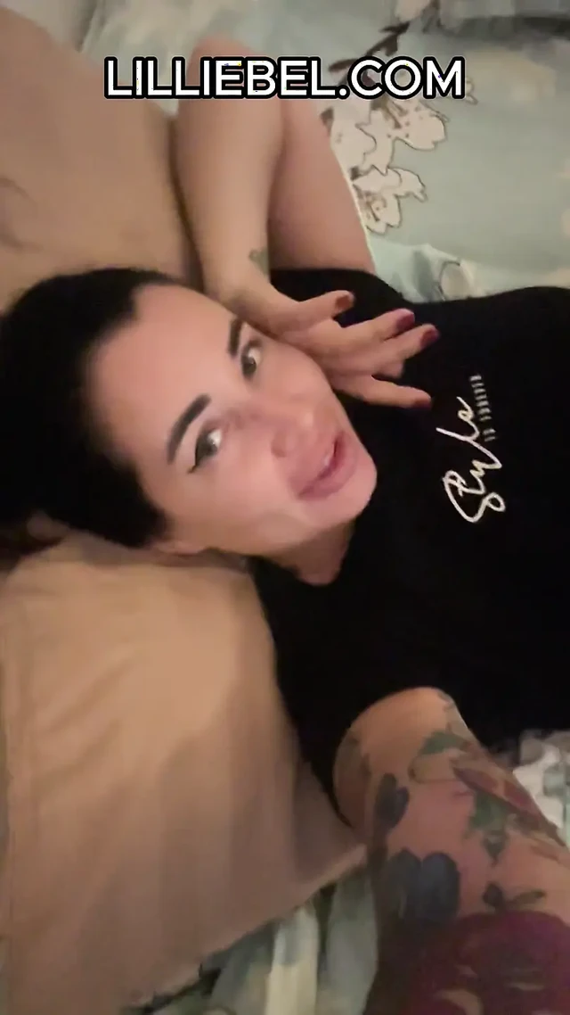 Rus anne anal - büyük memeli sürtük dildo oynamayı seviyor