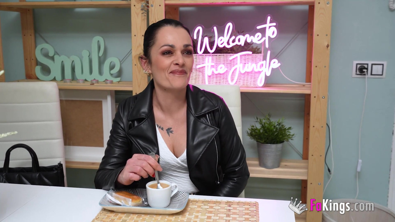 The Brunette MILF Barbara Vazquez Wants Her Dose of Collagen