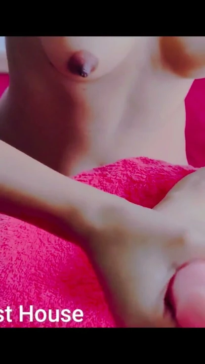 Hintli kızdan devasa dildo ile el işi, mastürbasyon talimatı | Clip 1