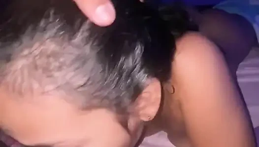 Bu orospu çocuğu bana verdiği lezzetli oral seks