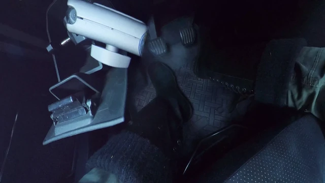 Резиновые сапоги, пампа на педали