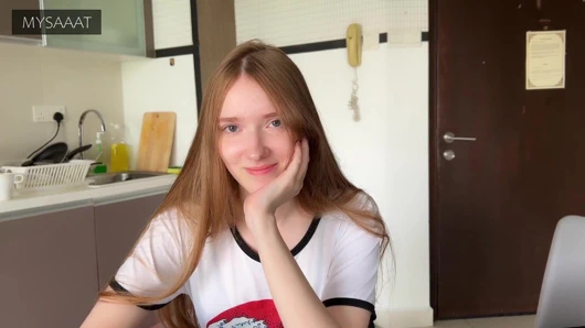 Üvey kız kardeş satrançta kayboldu ve amına iki kez boşalıyor