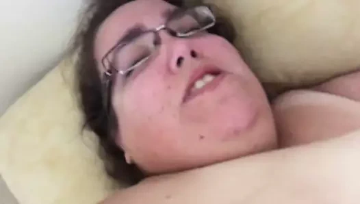 sürtük aşağı blok bir vurma için gelir