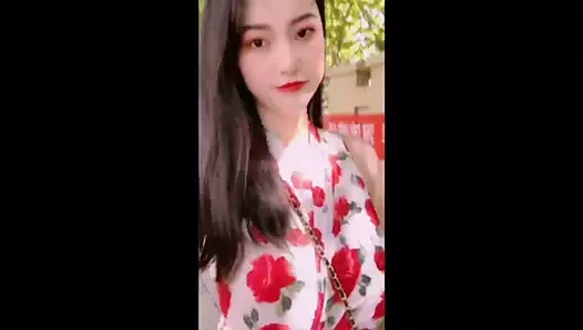 Tatlı büyük memeli çıplak değil