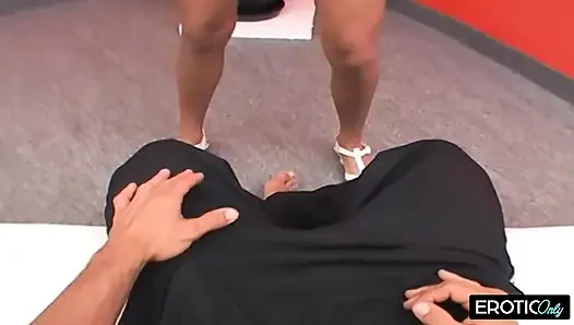 Güzelleri baştan çıkarıcı konuşuyor