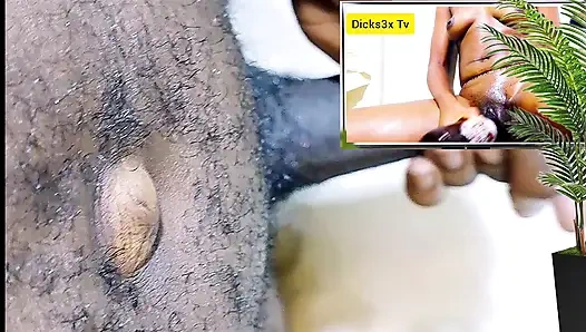 Ateşli porno şişeyle sikişirken yalnız genç mastürbasyon yapıyor, sert dölüm boşalana kadar kendi cinsel zevkin tadını çıkarıyor