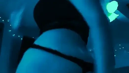 Kızlar seks ve sürtük seviyor