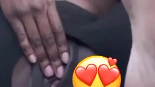 Patronumun arabasında fışkırtıyorum