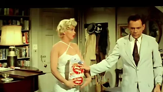 Marylyn göğüslerine sikişiyor 1