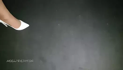 topuklu üzerinde boşalmak sadece poz