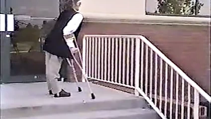 Diş teli bayan polio