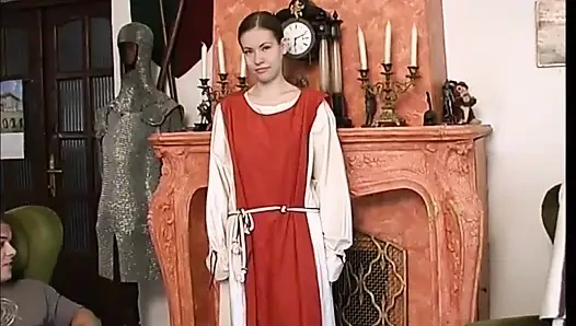 Sevimli genç kız iki adam tarafından sikiliyor