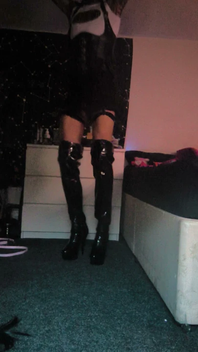 Lateks sissy orospu