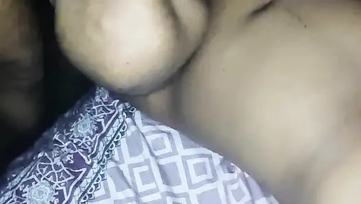 Ev hanımı koca seksi hintli kızı sikiyor