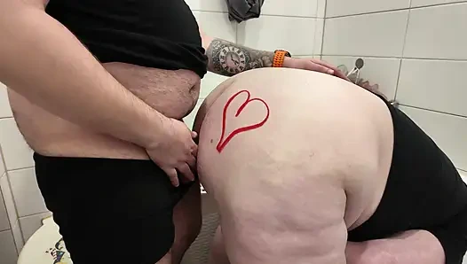 Büyük götlü üvey anne üvey oğlu tarafından sikilmek istiyor! 4k