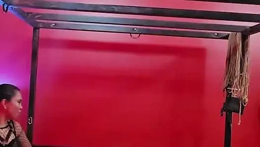 Dominafire köleyi sikiyor ve sopalıyor