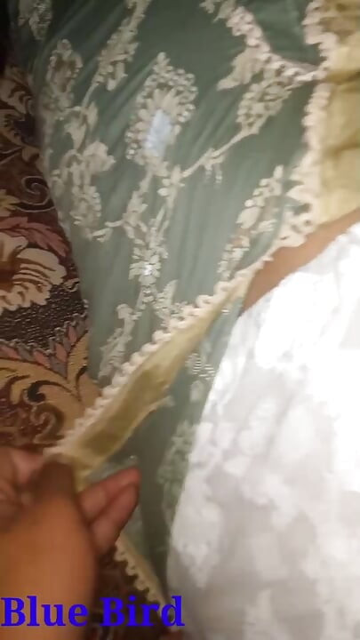 Yaban mersini yenge sevgilisiyle eğleniyor