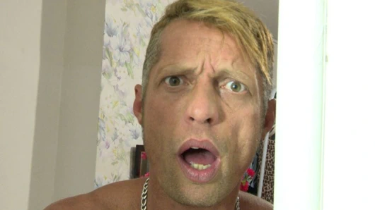 Kocam bakıyor ve gördüklerine inanmıyor