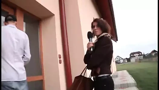 Büyük doğal memeli ateşli Alman esmer sikiliyor