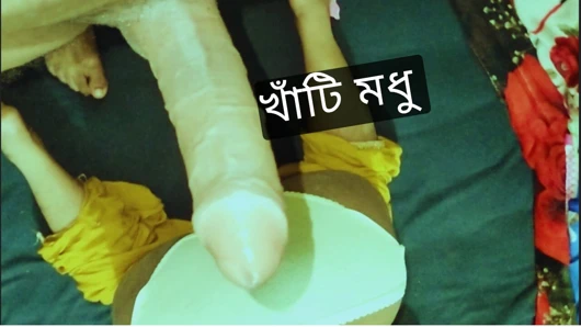 Güzel mükemmel incirini görünce şok oldum sonra sıkı amcık deliğini domaltarak sert sikiyorum