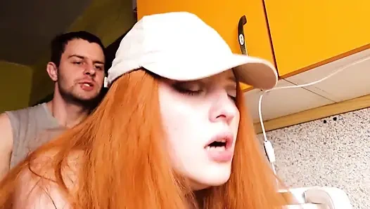 Üvey babam üniversitede düşük notlarım için beni cezalandırdı