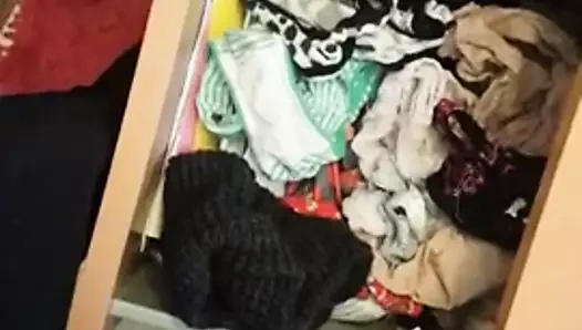 cumming üzerinde bir külot çekmece