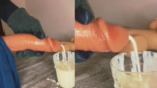 Büyük kalın yarak güzel üvey kız kardeşinin sıkı amını siktikten sonra döl boşaltmayı bırakmıyor