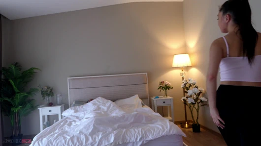 Kız arkadaşımın Asyalı en iyi arkadaşını sikiyorum