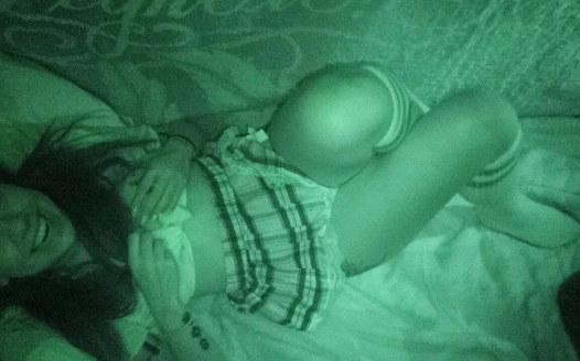 Yaramaz kız yaşlı adamın dölünü yutuyor - kamera 1