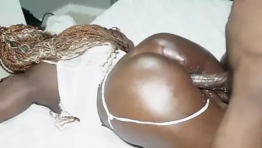 Pronebone kete üvey oğlunun onu zenci amının derinliklerinde sikmesine izin veriyor