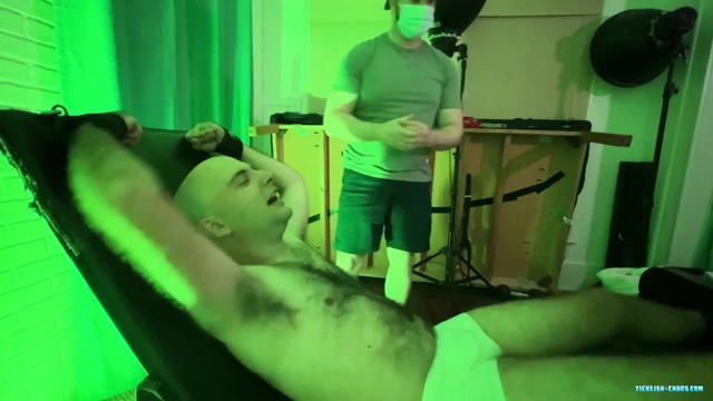 Gıdıklayıcılar Drew'i açıyor