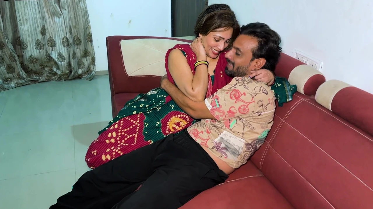 Người giúp việc đưa bạn trai của cô ấy đến nhà chủ nhân của cô ấy