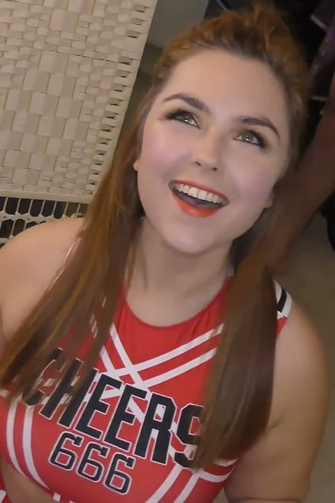 Amigo kız Mandy Foxxx ile sessiz küçük bukkake seansı