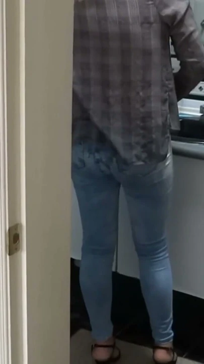The stepson of the maid makes a great cumshot on my wife's ass with her jeans on | Clip 1