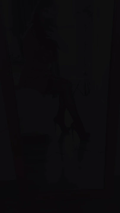 -ток мамочка в нижнем белье, нейлоне и высоких каблуках