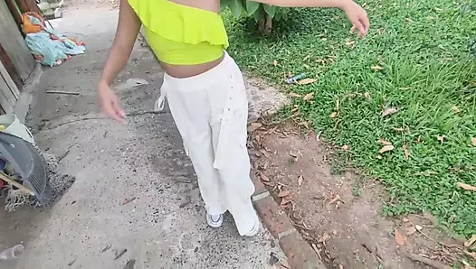 Hintli komşum kocası evden ayrılırken çok iyi sikişiyor