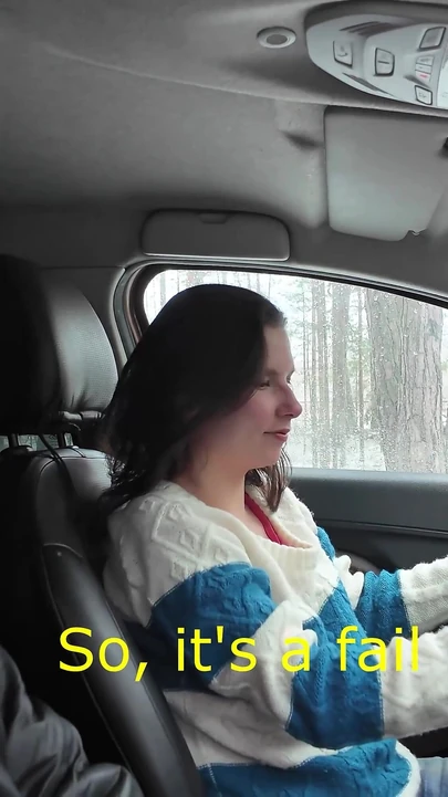 Orta yaşlı seksi kadın göt sikişi için sürücü belgesi alıyor