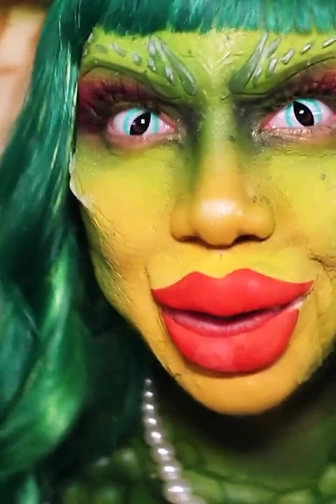 Gremlins | Canavar anne seni seviyor!! Greta Cosplay