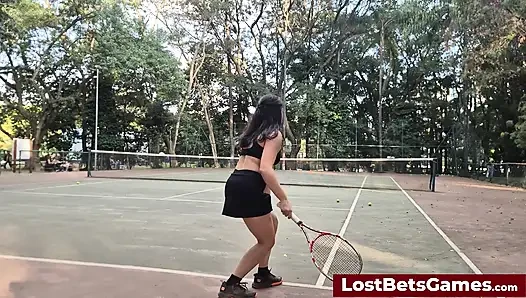 Rafaela ve Igor striptiz tenis maçını dışarıda yapıyor