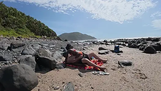 Tides ve birbirlerinin arasında kayboldu - azgın zenci orta yaşlı seksi kadın sevgilisine biniyor