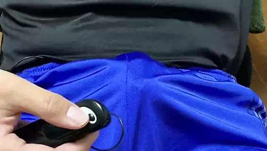 Okul koşu şortunda boşalma