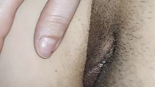 Üvey anne üvey oğlunun yarağının önünde mastürbasyon yapıyor