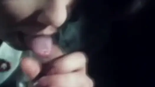 Retro film pornosunun tadını çıkarıyor