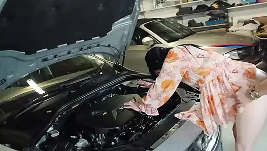 Yüksek topuklu ateşli minyon evli kadın ben işteyken erkeklerle sikişmeyi seviyor