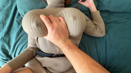 Azgın evli kadın sabah yapmayı seviyor - ateşli orta yaşlı seksi kadın büyük memeler